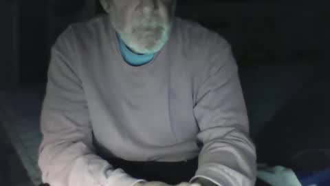 Snapshot of old_bald63 chatting on April 18, 8:29 am old_bald63 online show from April 18, 8:29 am