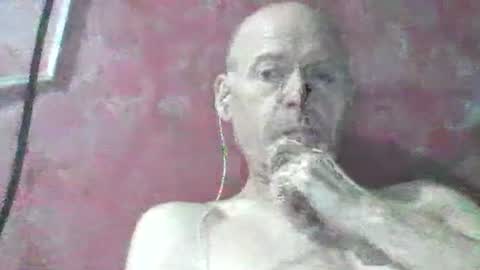 Snapshot of oldbuthorny62 chatting on June 12, 3:05 am oldbuthorny62 online show from June 12, 3:05 am