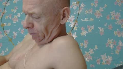 Snapshot of oldbuthorny62 chatting on June 16, 4:48 am oldbuthorny62 online show from June 16, 4:48 am