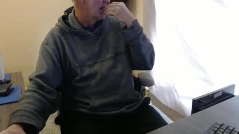 Snapshot of olderandwiser chatting on December 3, 7:22 pm Older and Wiser online show from December 3, 7:22 pm