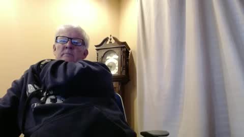 Snapshot of olderandwiser chatting on December 17, 10:11 pm Older and Wiser online show from December 17, 10:11 pm