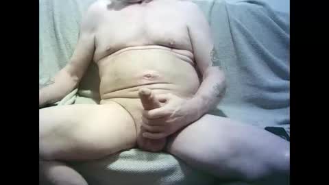 Snapshot of oldercock1411 chatting on February 25, 8:02 am oldercock1411 online show from February 25, 8:02 am