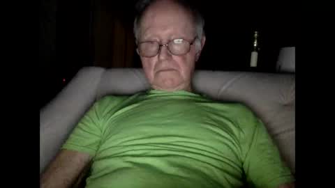 Snapshot of olderthandirt69 chatting on December 22, 3:22 am olderthandirt69 online show from December 22, 3:22 am