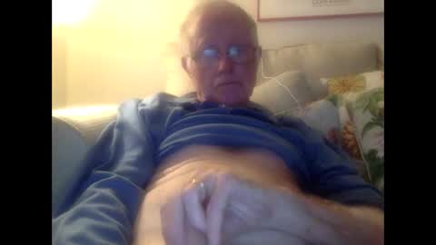 Snapshot of olderthandirt69 chatting on January 16, 2:51 am olderthandirt69 online show from January 16, 2:51 am