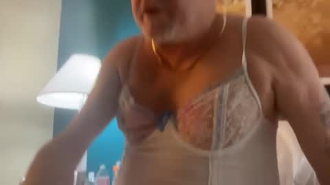 Snapshot of olderyeterotic chatting on March 30, 12:00 am olderyeterotic online show from March 30, 12:00 am