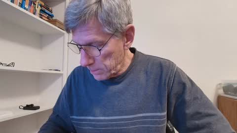 Snapshot of oldgeorge chatting on December 19, 3:40 am George online show from December 19, 3:40 am