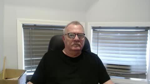 Snapshot of oldguybigd chatting on October 12, 8:41 pm oldguybigd online show from October 12, 8:41 pm