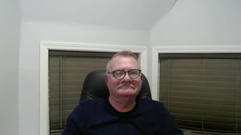 Snapshot of oldguybigd chatting on November 27, 4:36 am oldguybigd online show from November 27, 4:36 am