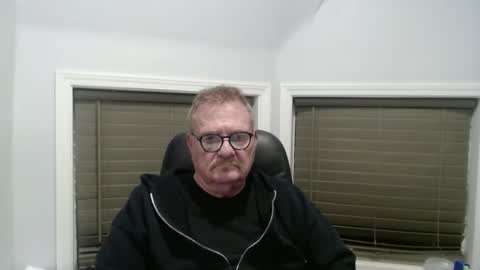 Snapshot of oldguybigd chatting on December 16, 4:39 am oldguybigd online show from December 16, 4:39 am