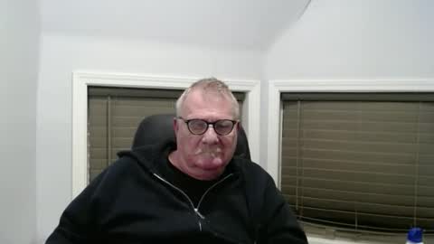 Snapshot of oldguybigd chatting on February 10, 3:54 am oldguybigd online show from February 10, 3:54 am