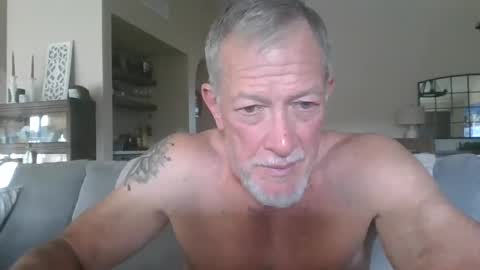 Snapshot of oldmanmeataz chatting on April 28, 1:15 am oldmanmeataz online show from April 28, 1:15 am
