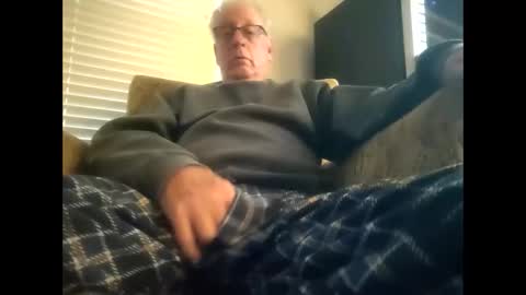Snapshot of oldsubman chatting on February 12, 12:44 pm oldsubman online show from February 12, 12:44 pm