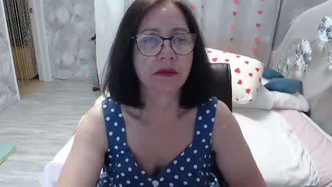 Snapshot of olgahottie chatting on June 14, 11:18 pm OlgaHottie online show from June 14, 11:18 pm