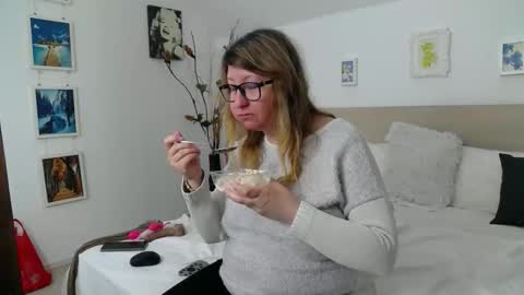 Snapshot of olgapavlova chatting on April 7, 6:03 am Olga Pavlova online show from April 7, 6:03 am