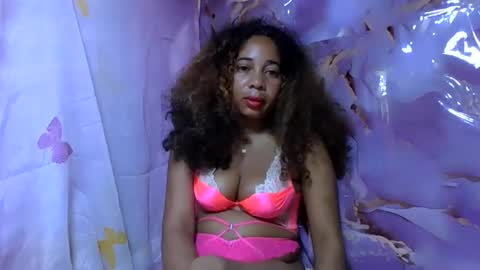 Snapshot of olinaa chatting on June 8, 1:28 am olinaa online show from June 8, 1:28 am