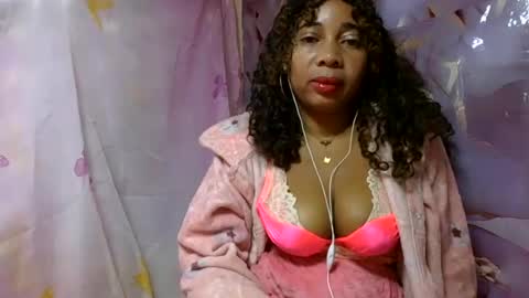 Snapshot of olinaa chatting on June 22, 3:36 am olinaa online show from June 22, 3:36 am