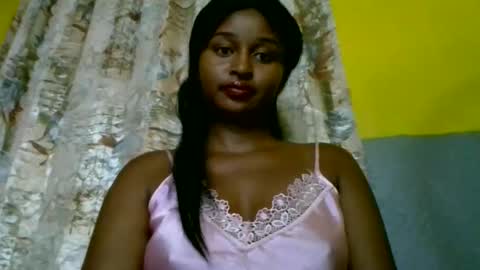 Snapshot of olinah610 chatting on February 20, 8:20 pm olinah610 online show from February 20, 8:20 pm