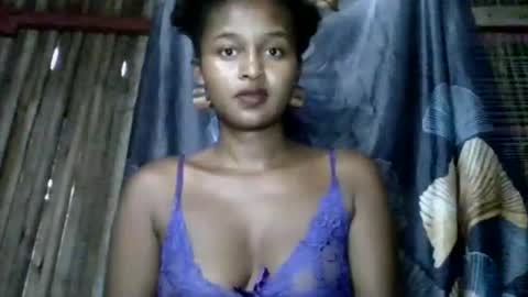 Snapshot of olinah610 chatting on April 28, 3:00 am olinah610 online show from April 28, 3:00 am