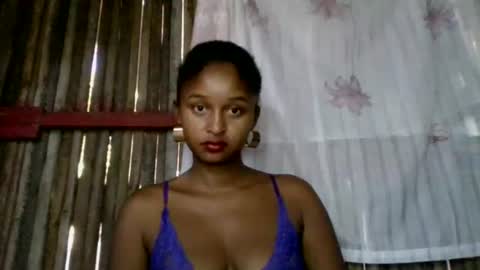 Snapshot of olinah610 chatting on May 10, 6:07 am olinah610 online show from May 10, 6:07 am