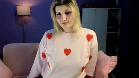 OliSunny Olivia online show from February 8, 8:23 pm