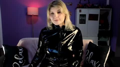 Snapshot of olisunny5 chatting on May 7, 6:46 pm OliSunny Olivia online show from May 7, 6:46 pm