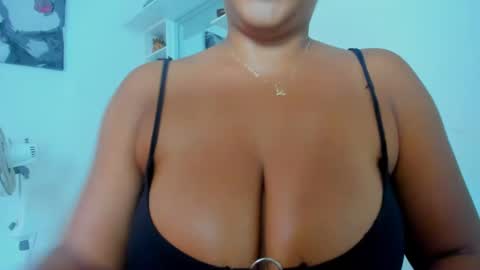 olivahot30 online show from January 27, 3:39 pm