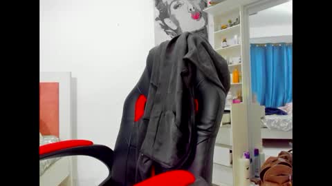 olivahot30 online show from October 14, 1:45 pm