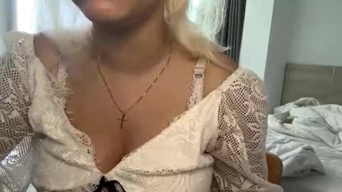 Mia online show from February 5, 5:12 am