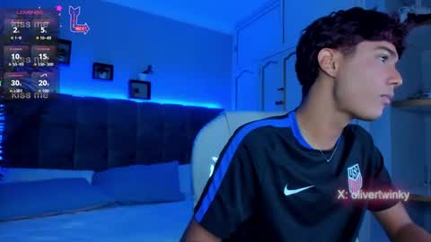 Snapshot of oliver20__ chatting on March 22, 4:27 am oliver20__ online show from March 22, 4:27 am