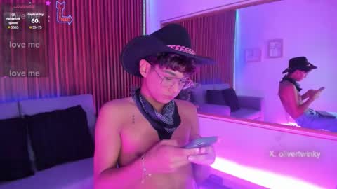 Snapshot of oliver20__ chatting on March 26, 4:29 am oliver20__ online show from March 26, 4:29 am