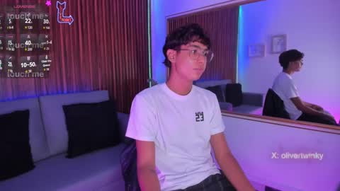 Snapshot of oliver20__ chatting on March 28, 7:52 am oliver20__ online show from March 28, 7:52 am