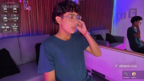 Snapshot of oliver20__ chatting on March 29, 4:56 am oliver20__ online show from March 29, 4:56 am