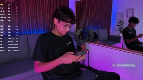 Snapshot of oliver20__ chatting on April 2, 6:00 am oliver20__ online show from April 2, 6:00 am