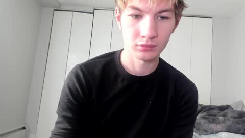 Snapshot of oliver_beck chatting on December 2, 6:43 pm Oliver Beck online show from December 2, 6:43 pm