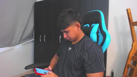 Oliver bray online show from December 4, 5:10 pm