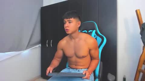 Oliver bray online show from December 18, 7:42 pm