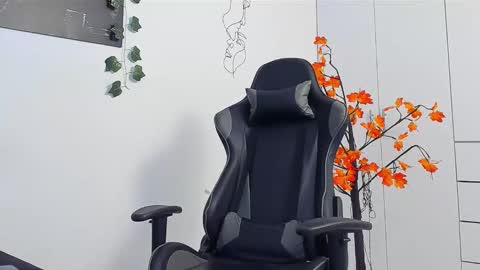 Oliver bray online show from February 16, 9:00 pm