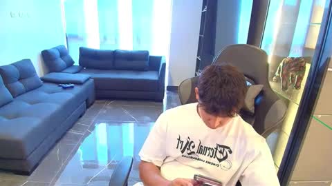 Oliver bray online show from March 14, 8:58 pm