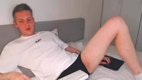 Snapshot of oliver_hort chatting on June 16, 5:48 pm Oliver online show from June 16, 5:48 pm