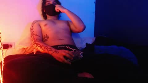 Snapshot of oliver_laid_2023 chatting on December 31, 3:55 am oliver_laid_2023 online show from December 31, 3:55 am