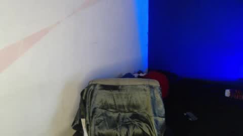 Snapshot of oliver_laid_2023 chatting on February 3, 4:04 am oliver_laid_2023 online show from February 3, 4:04 am