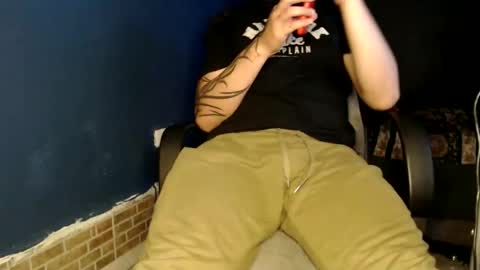 oliver_laid_2023 online show from February 2, 7:45 pm