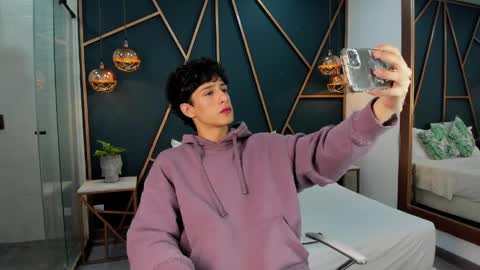 Snapshot of oliver_laurent chatting on April 8, 1:11 pm OLIVER online show from April 8, 1:11 pm