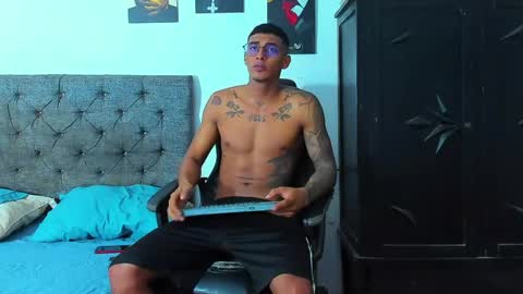 oliver_smith_2 online show from May 13, 4:48 pm