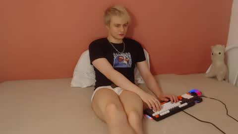 Oliver online show from April 2, 1:03 am