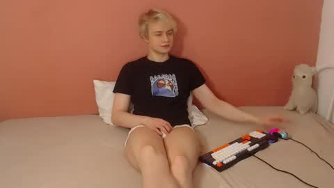 Oliver online show from April 5, 1:03 am