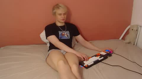 Snapshot of oliver_sweet_ chatting on April 9, 1:16 am Oliver online show from April 9, 1:16 am