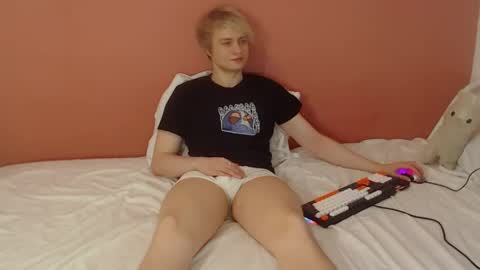 Snapshot of oliver_sweet_ chatting on May 20, 2:07 am Oliver online show from May 20, 2:07 am