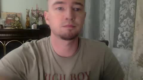 Snapshot of oliverlucky chatting on October 14, 4:19 pm CryotoneX online show from October 14, 4:19 pm