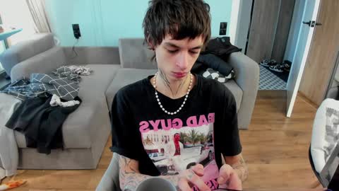 oliverrgroove online show from December 4, 8:23 am